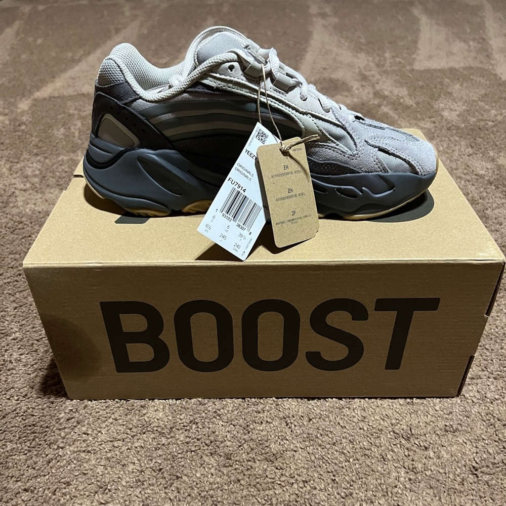 Yeezy Boost 700 V2 Tephra